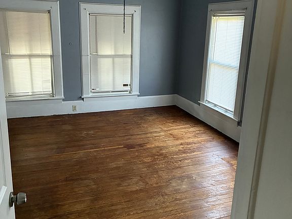 4th image of 84 Brown Ave APT 2