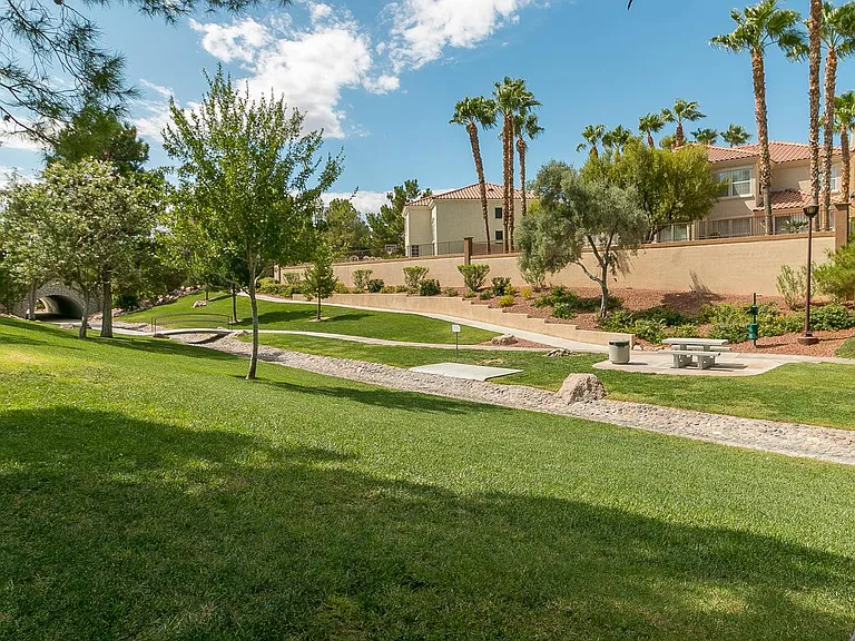 1432 Desert Hills Dr — Photo 16