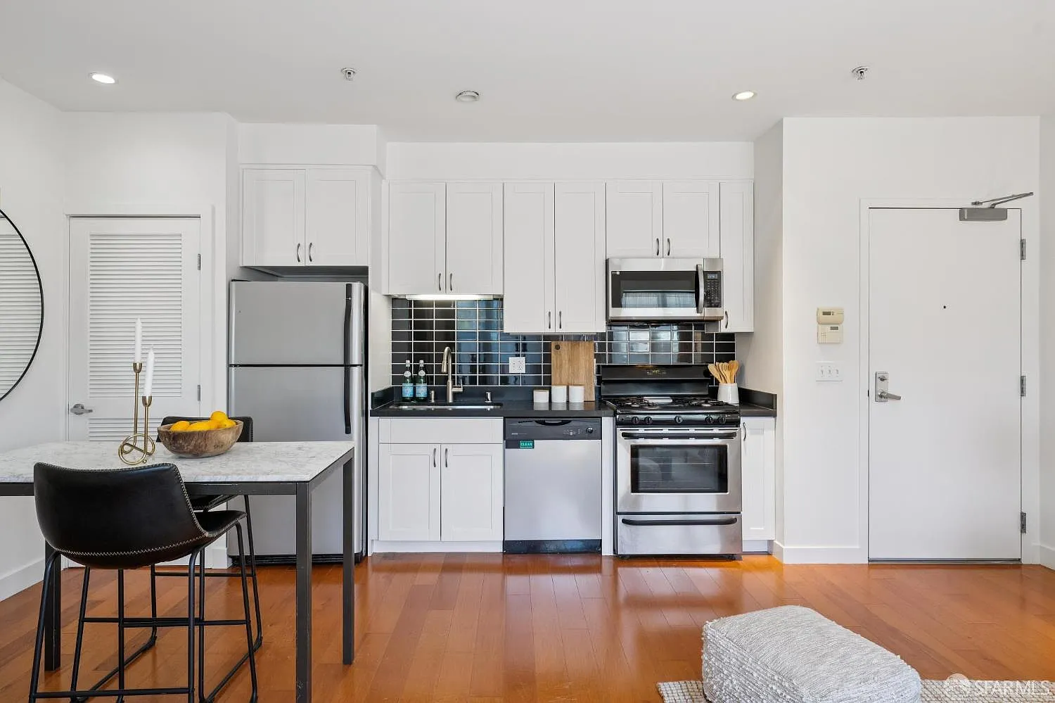 4343 3rd St APT 202 - Photo 6