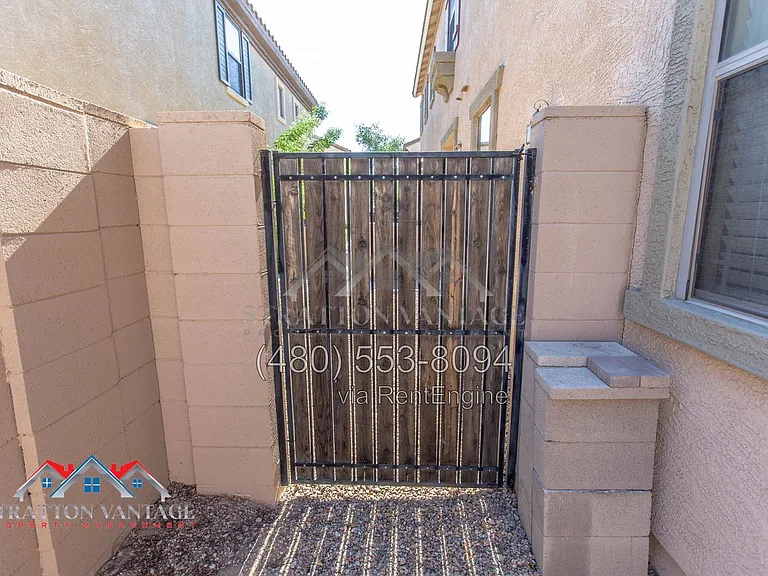 1423 N 81st Ave — Photo 40