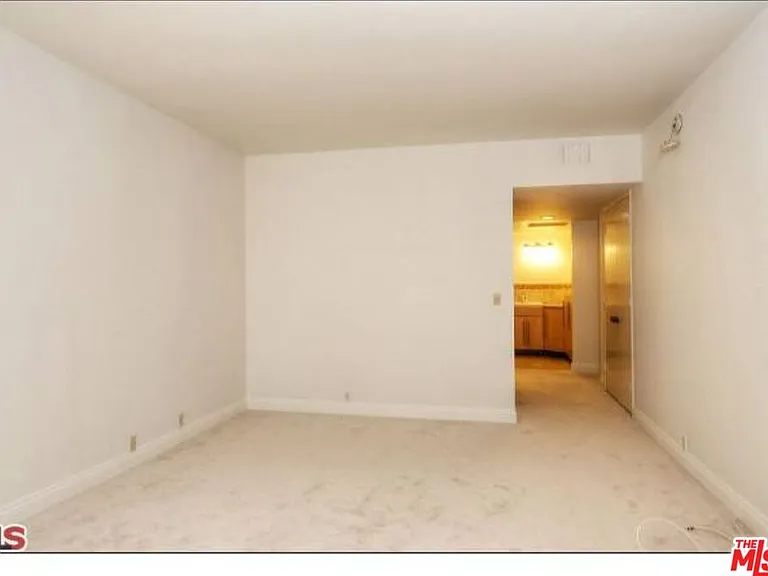 318 N Maple Dr #C106 — Photo 16