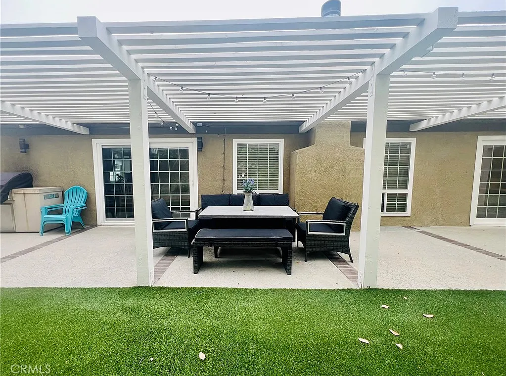 4 bed, 1956 sqft, $6,295 — Photo 3