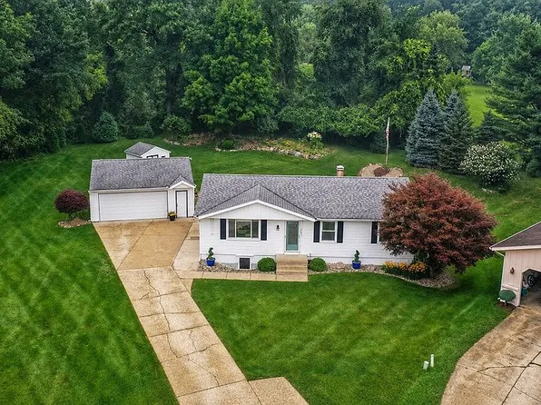 173 Clayton Ct NE, Rockford, MI 49341