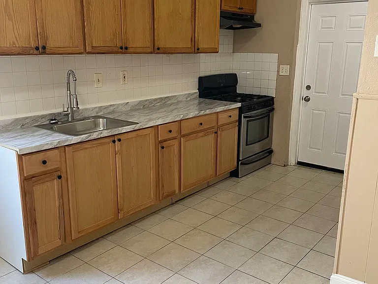 4823 N Warnock St — Photo 5