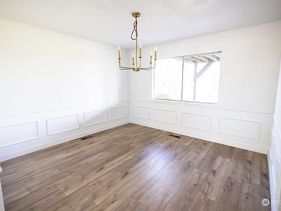 3rd image of 729 S Dahlia Drive