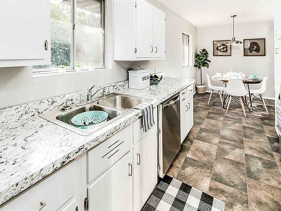 5th image of 19371 Staffordshire Dr