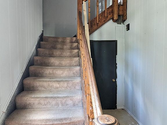 3rd image of 258 W 2nd St
