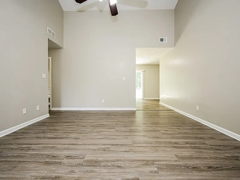417 Willow Ct SE — Photo 4