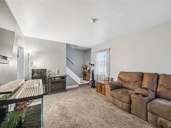 3rd image of 1109 Saint Clair St