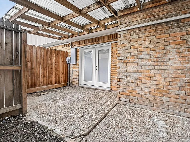 10383 Briar Forest Dr — Photo 43