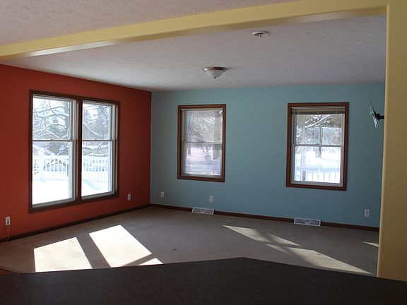 4th image of 60317 41st St
