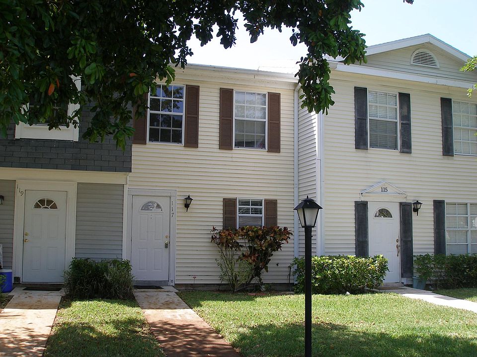 view front of townhome