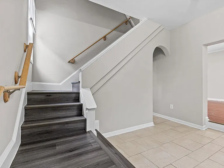 2510 Roslyn Ave — Photo 19