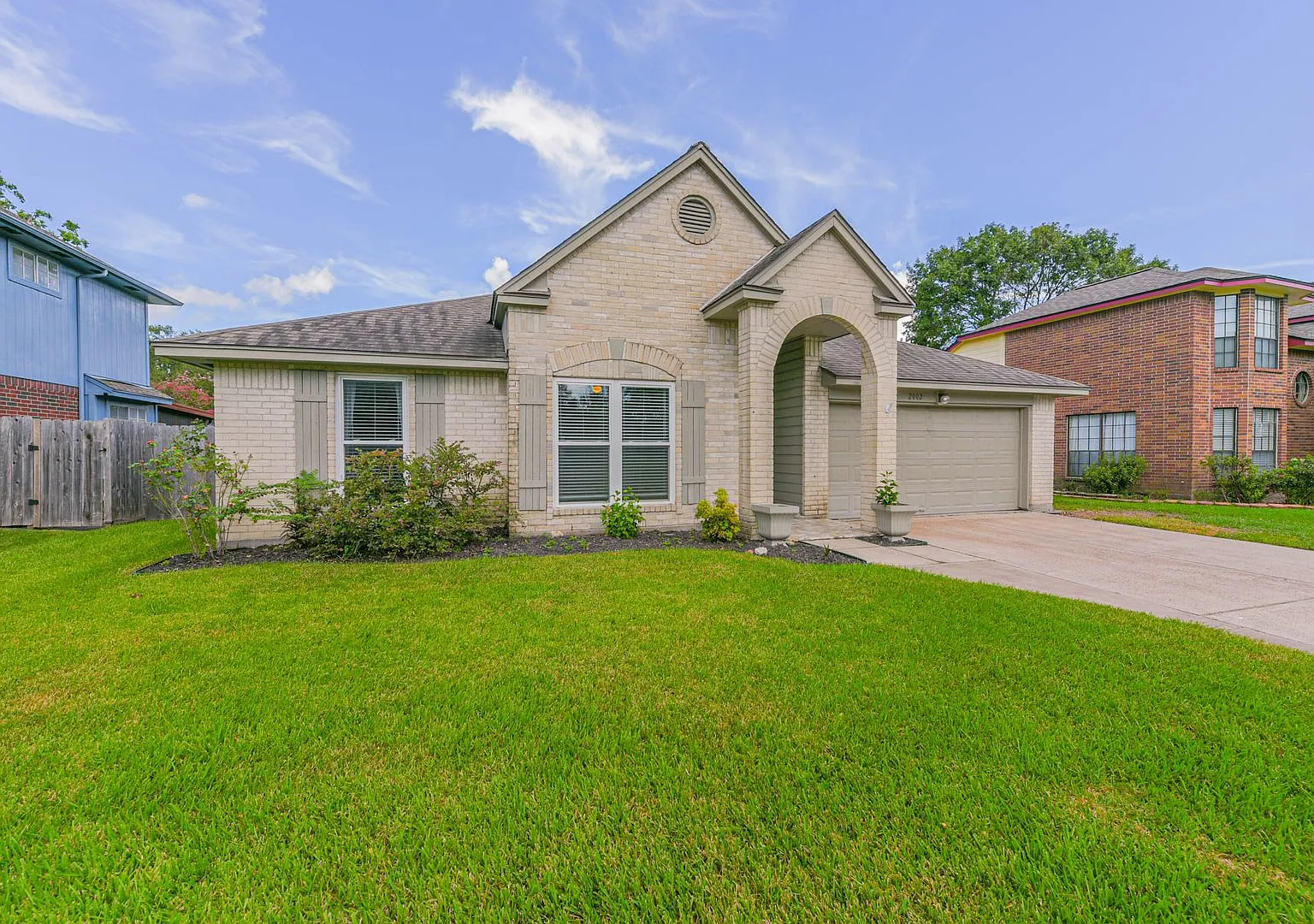 Gorgeous updated 3 BR in Brittany Bay! — Photo 3