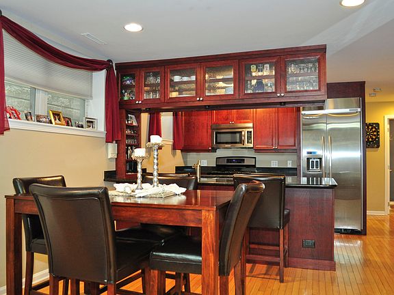 5th image of 3215 N Wilton Ave #1A