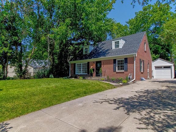 3rd image of 2724 Jackson Dr