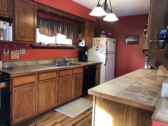 2nd image of 125 Railroad Ln
