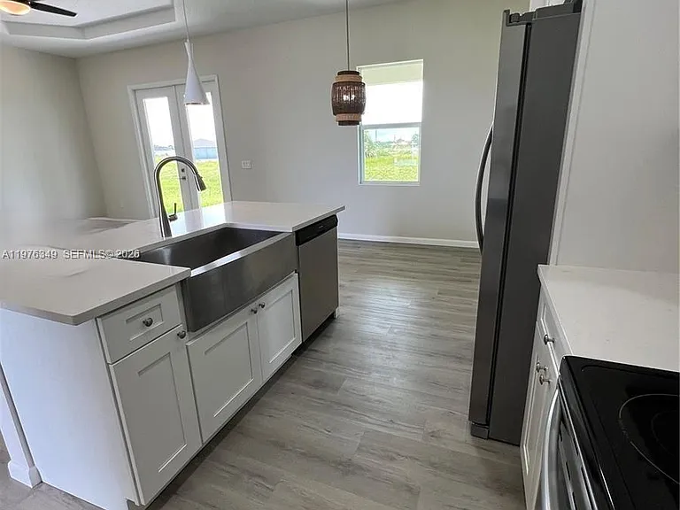 1088 Saturn Ct — Photo 2