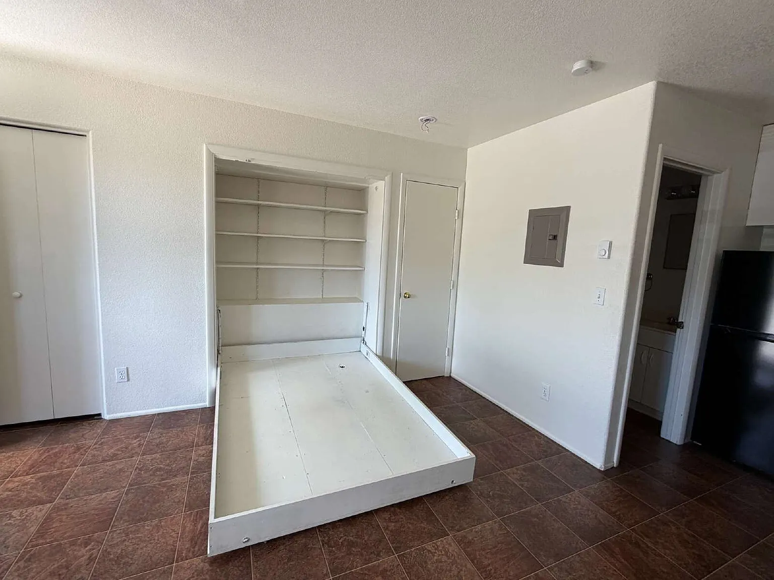 Studio, 1.0 bath, $950 — Photo 3