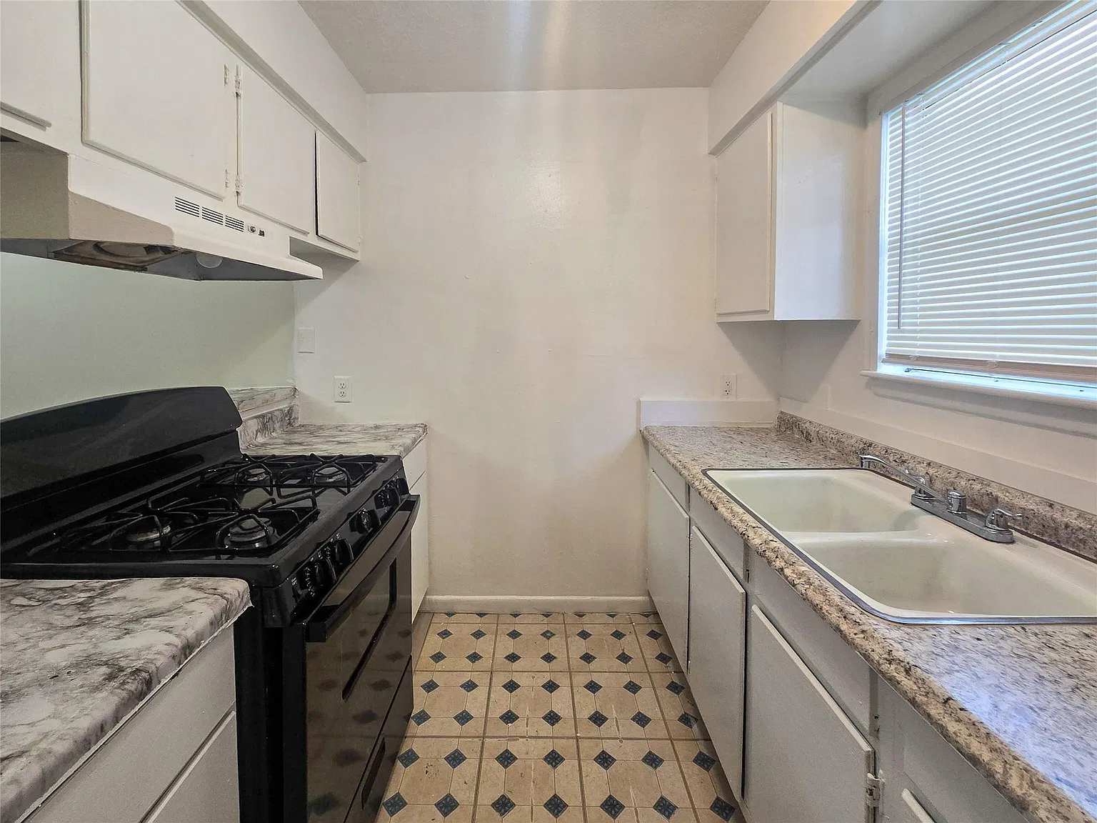2 bed, 1.0 bath, 650 sqft, $900 — Photo 4