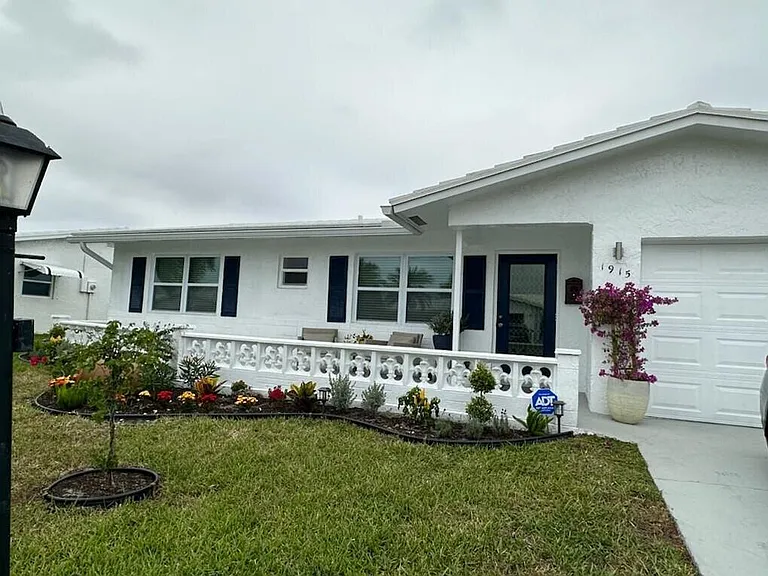 1915 SW 17th Ave — Photo 2