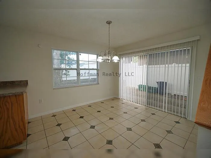 7605 Glades Ct — Photo 10
