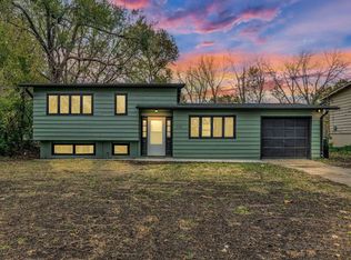 3524 SW Twilight Dr, Topeka, KS 66614