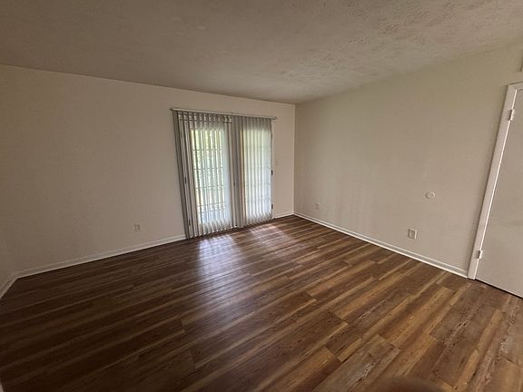 3rd image of 2711 Fairlee Dr #88ef9e671