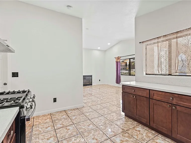 10127 Finch Ave — Photo 7