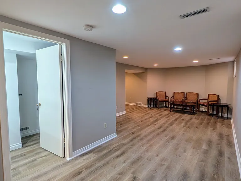 1001 Maitland St — Photo 30