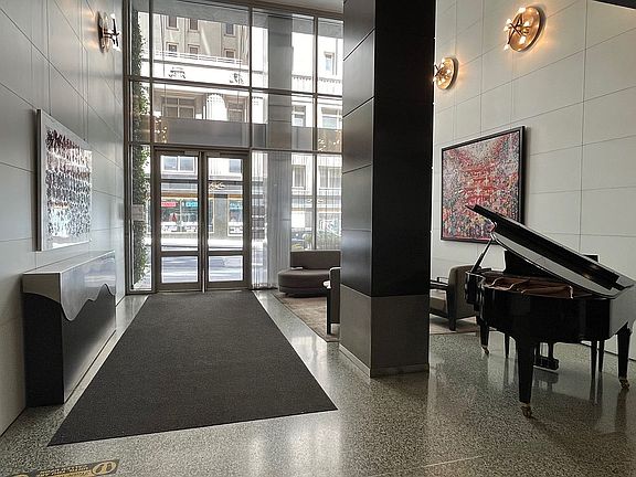 4th image of 100 W 58th St APT 5H