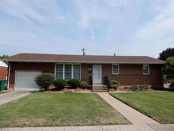 3rd image of 3124 Davis Ave