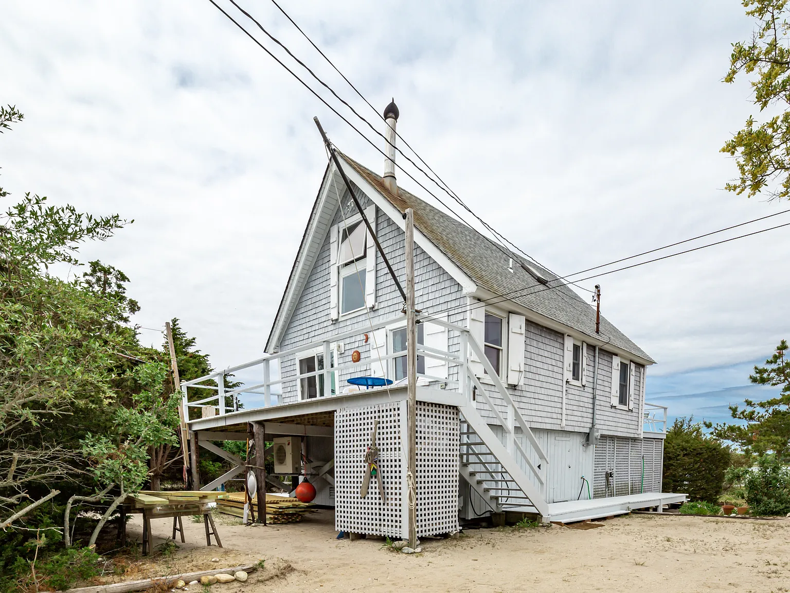 Gerard Drive Waterfront Beach Bungalow — Photo 2