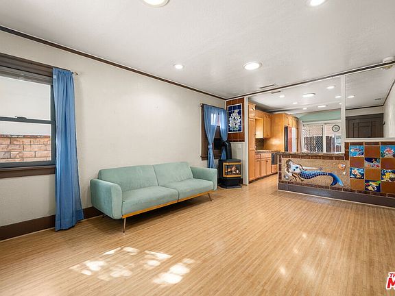 3rd image of 3605 Cerritos Ave