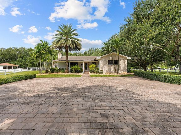 2nd image of 13800 SW 50th Manor