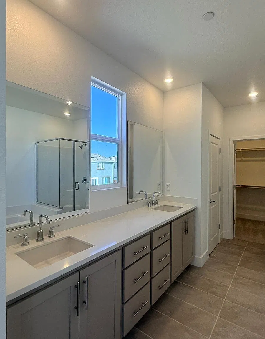 4 bed, 2075 sqft, $3,200 — Photo 4