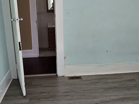 5th image of 258 Granada Ave #1
