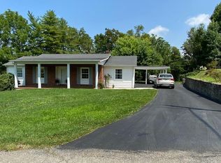 676 Cardinal Dr, Pulaski, VA 24301