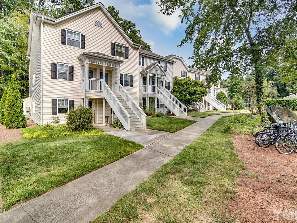 1st image of 140 Kingsbury Dr #140