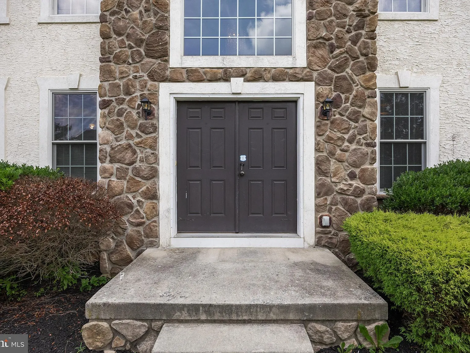 4 bed, 3.0 bath, 3573 sqft, $4,500 — Photo 3