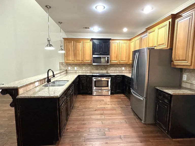 1018 Silver Lake Dr — Photo 11