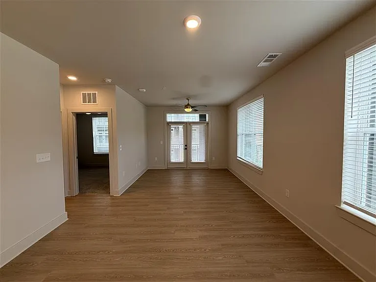 District on the Etowah Apartments — Photo 905