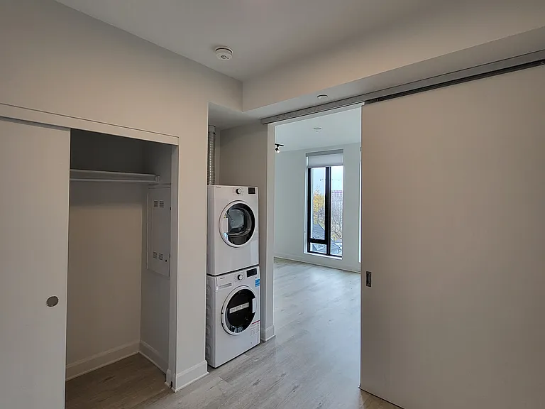 444 Bronson Ave — Photo 6