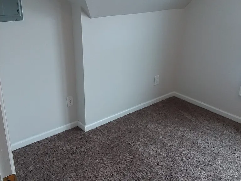 Large Spacious 4 Bedroom UPPER with Large Living Room and Dining Area!! — Photo 27