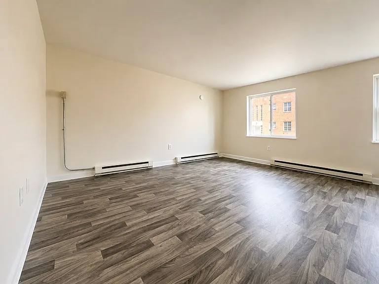 7 Tompkins St #B5 — Photo 3
