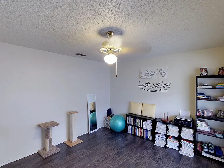 807 Bernard St — Photo 2