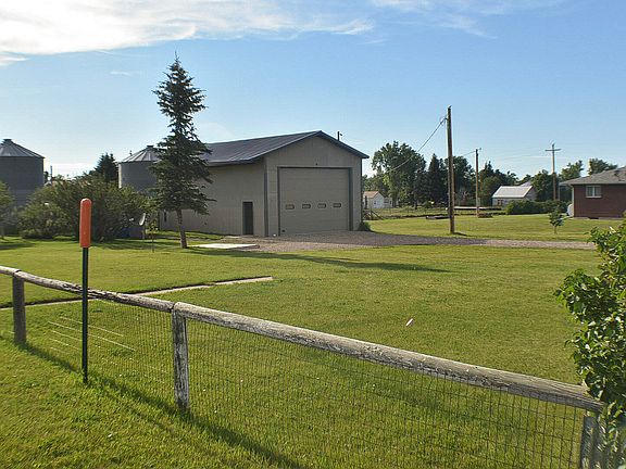3rd image of 210 Black Butte Rd