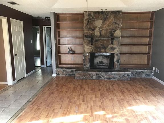 3rd image of 8865 Marilyn Dr