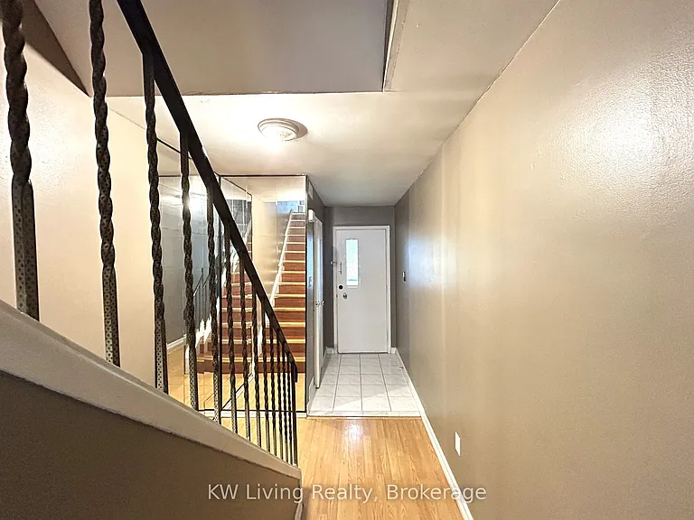 22 Bracken Fernway — Photo 2