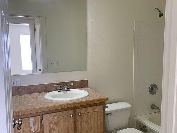 4th image of 379 N Lincoln St #8